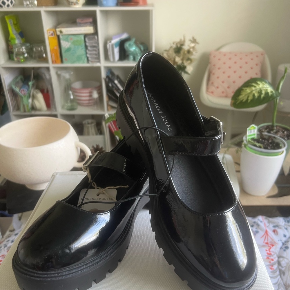BRAND NEW Sincerely Jules Black Chunky Flats 1920s Style w/Modern Edge